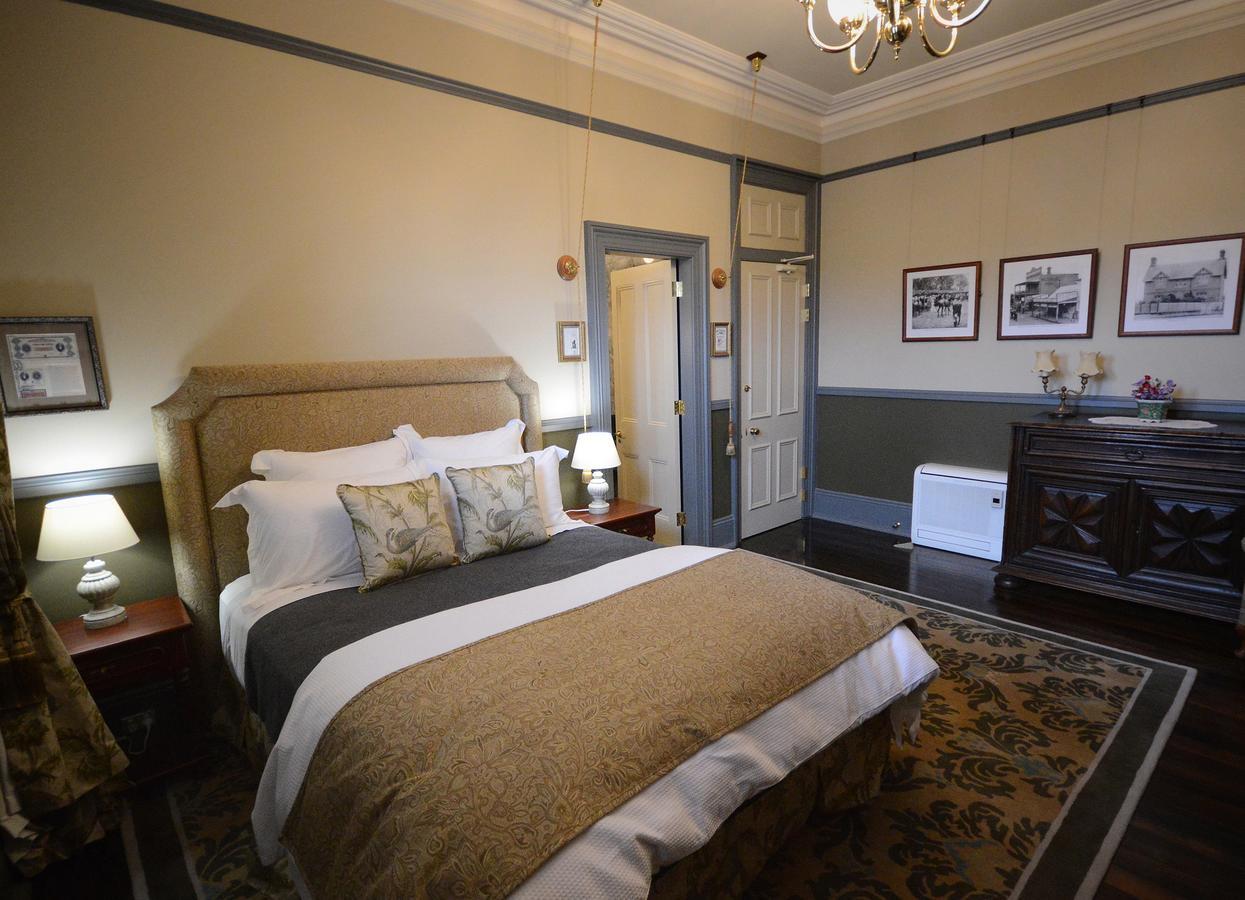 Old Bank Boutique Hotel Mittagong Exterior photo